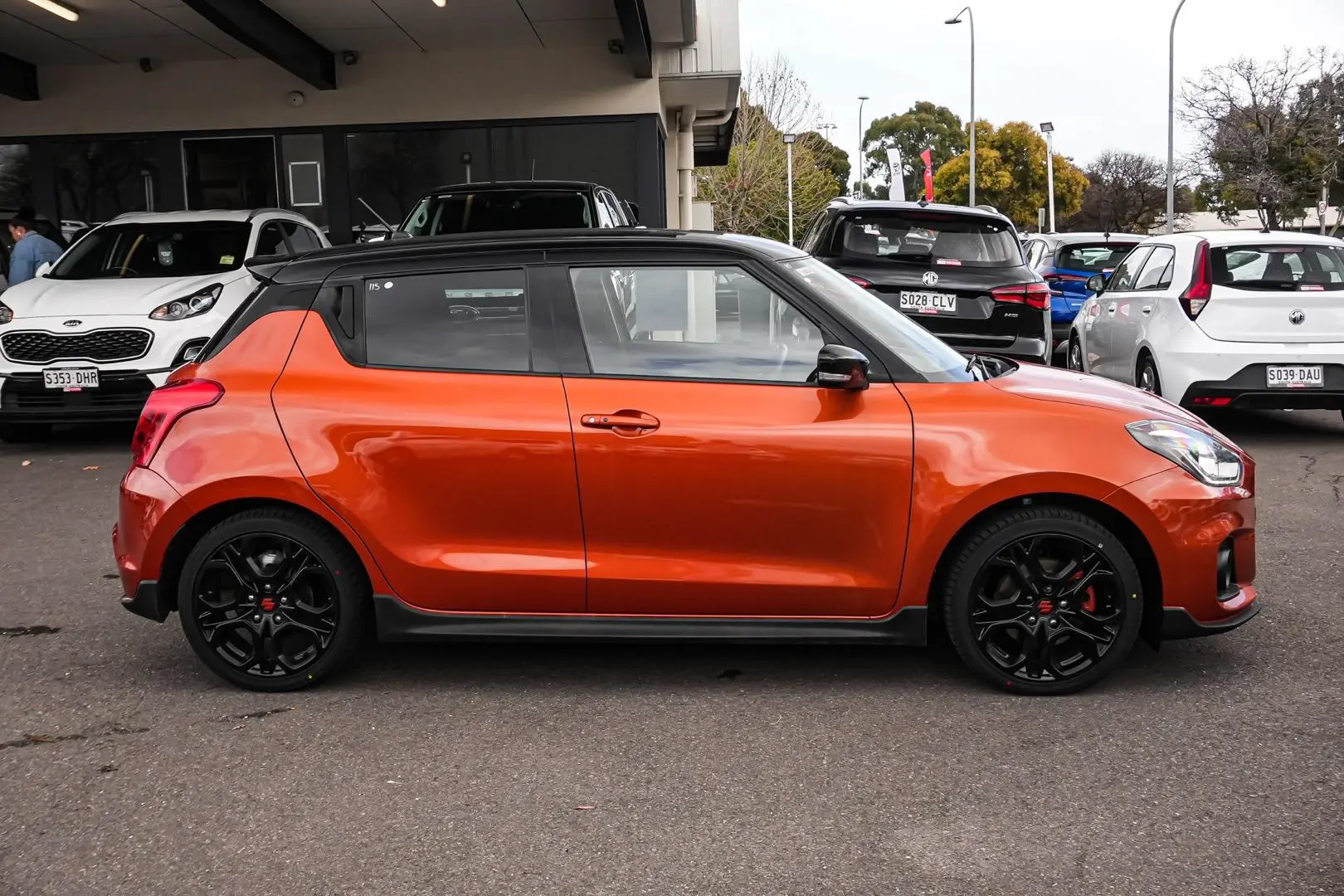2020 Suzuki Swift Gallery Image 4