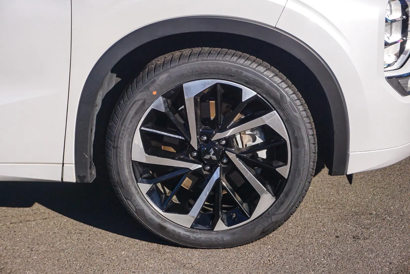 2022 Mitsubishi Outlander Gallery Image 12