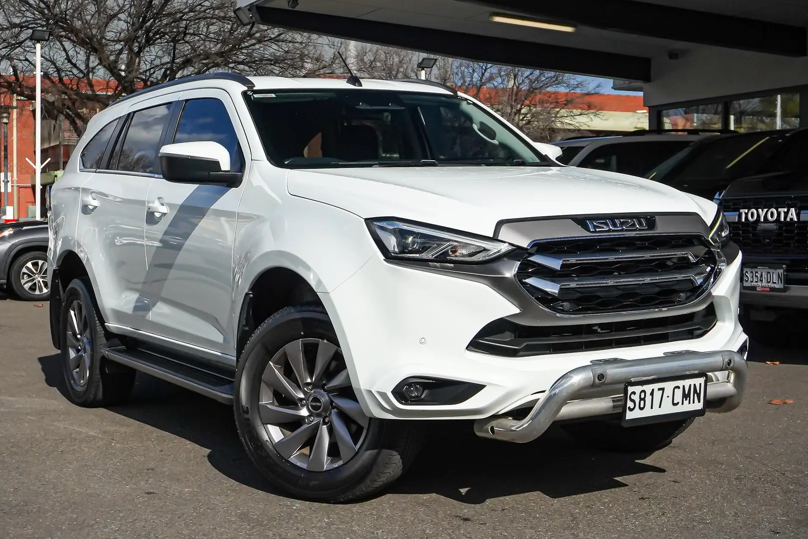 2021 Isuzu MU-X Gallery Image 2