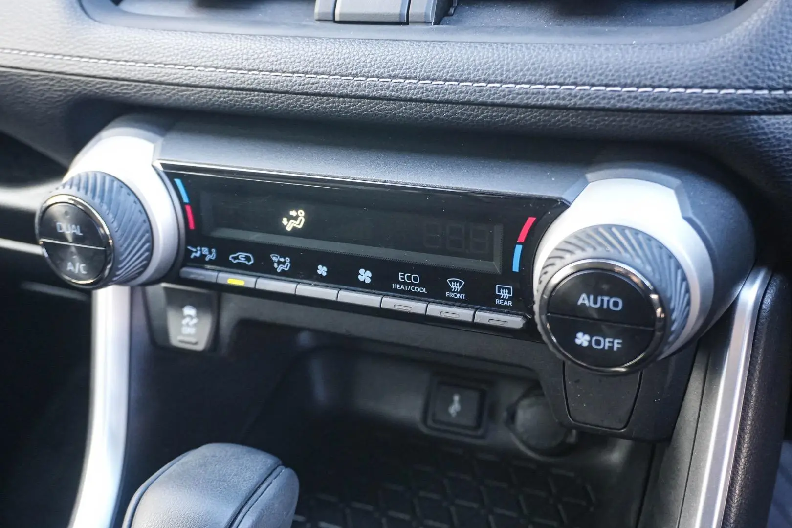 2022 Toyota RAV4 Gallery Image 24