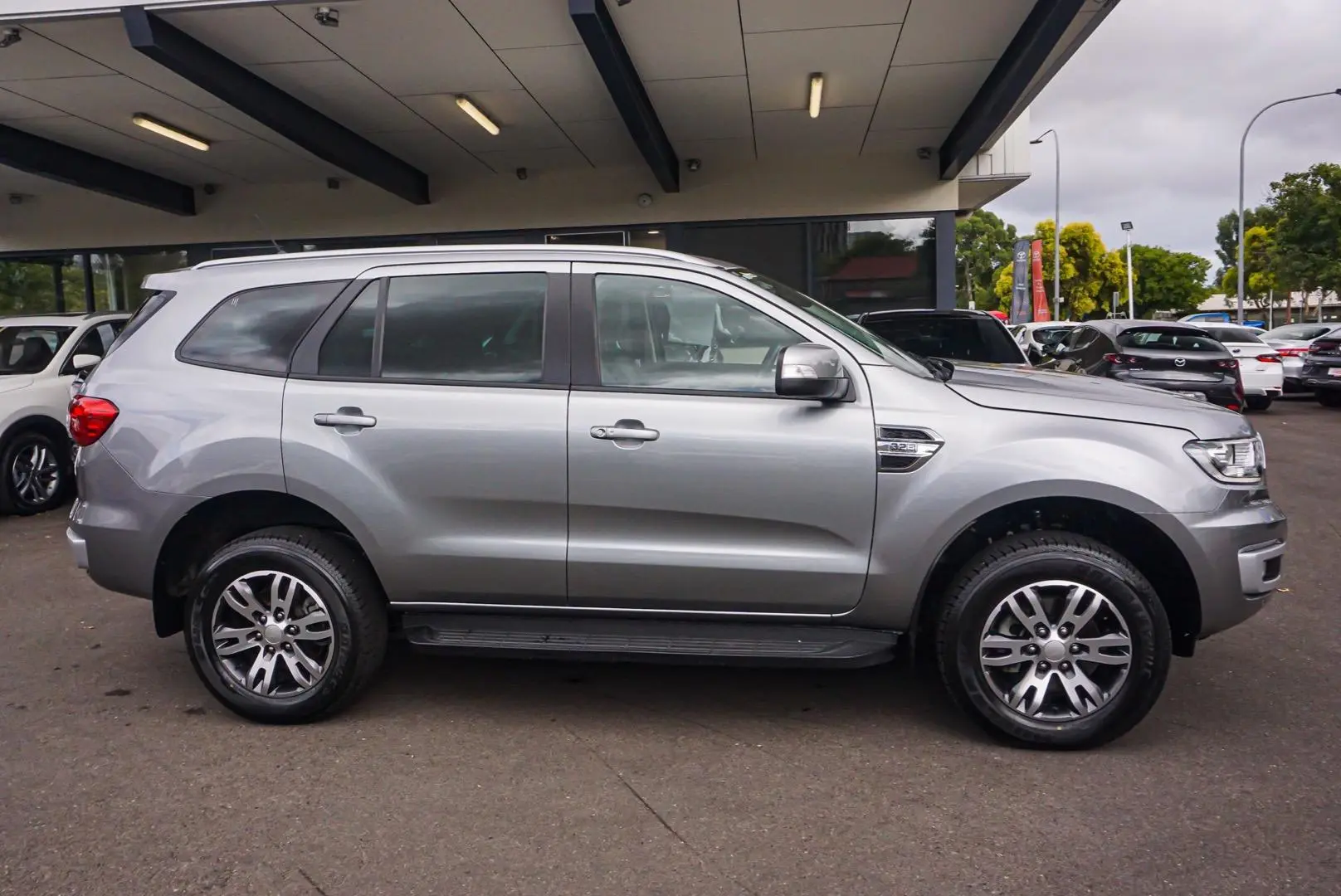 2019 Ford Everest Gallery Image 3