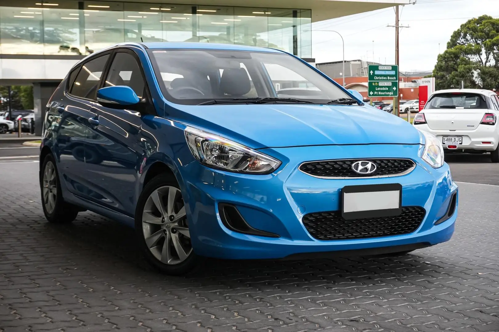 2018 Hyundai Accent Gallery Image 2