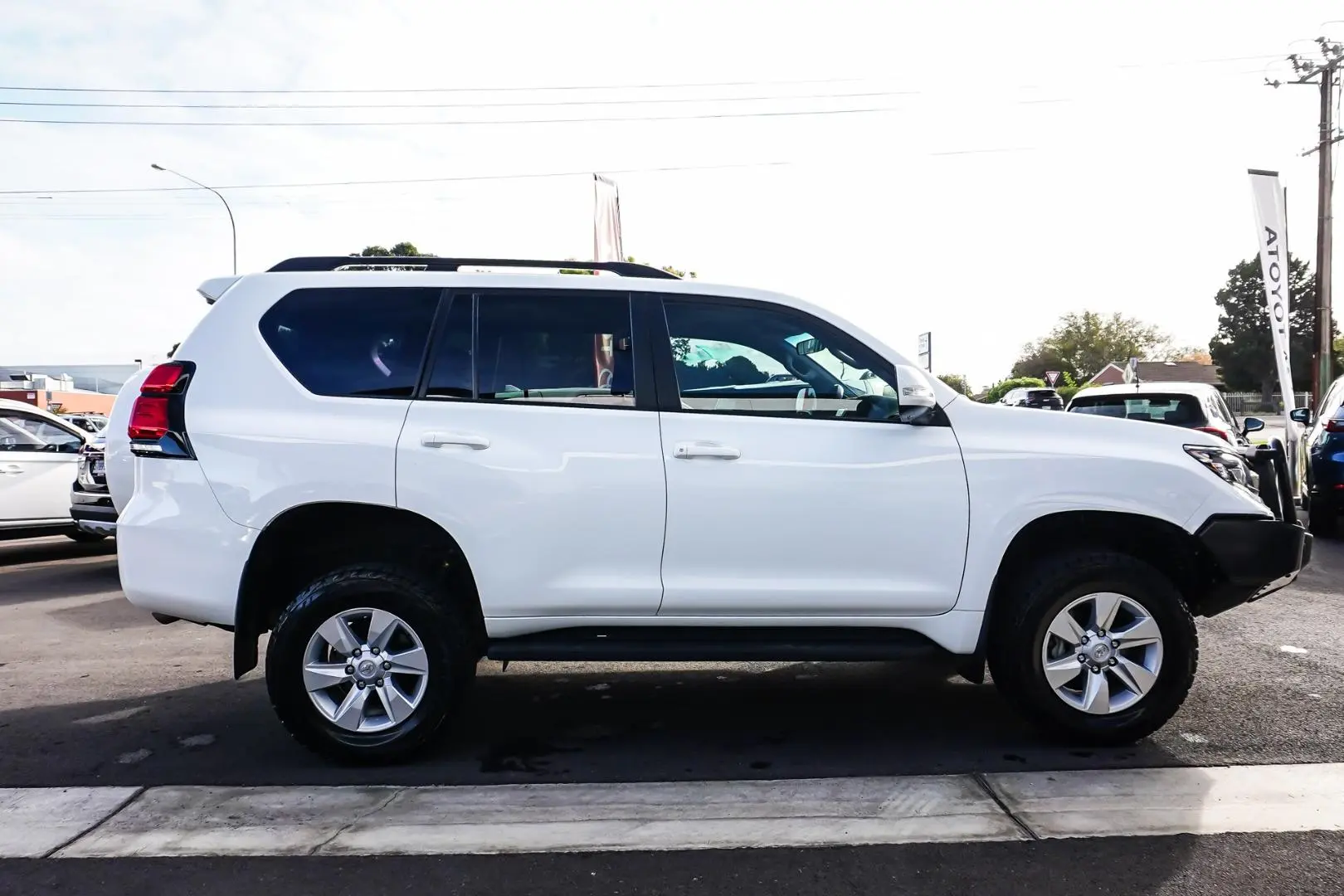 2021 Toyota Landcruiser Prado Gallery Image 3