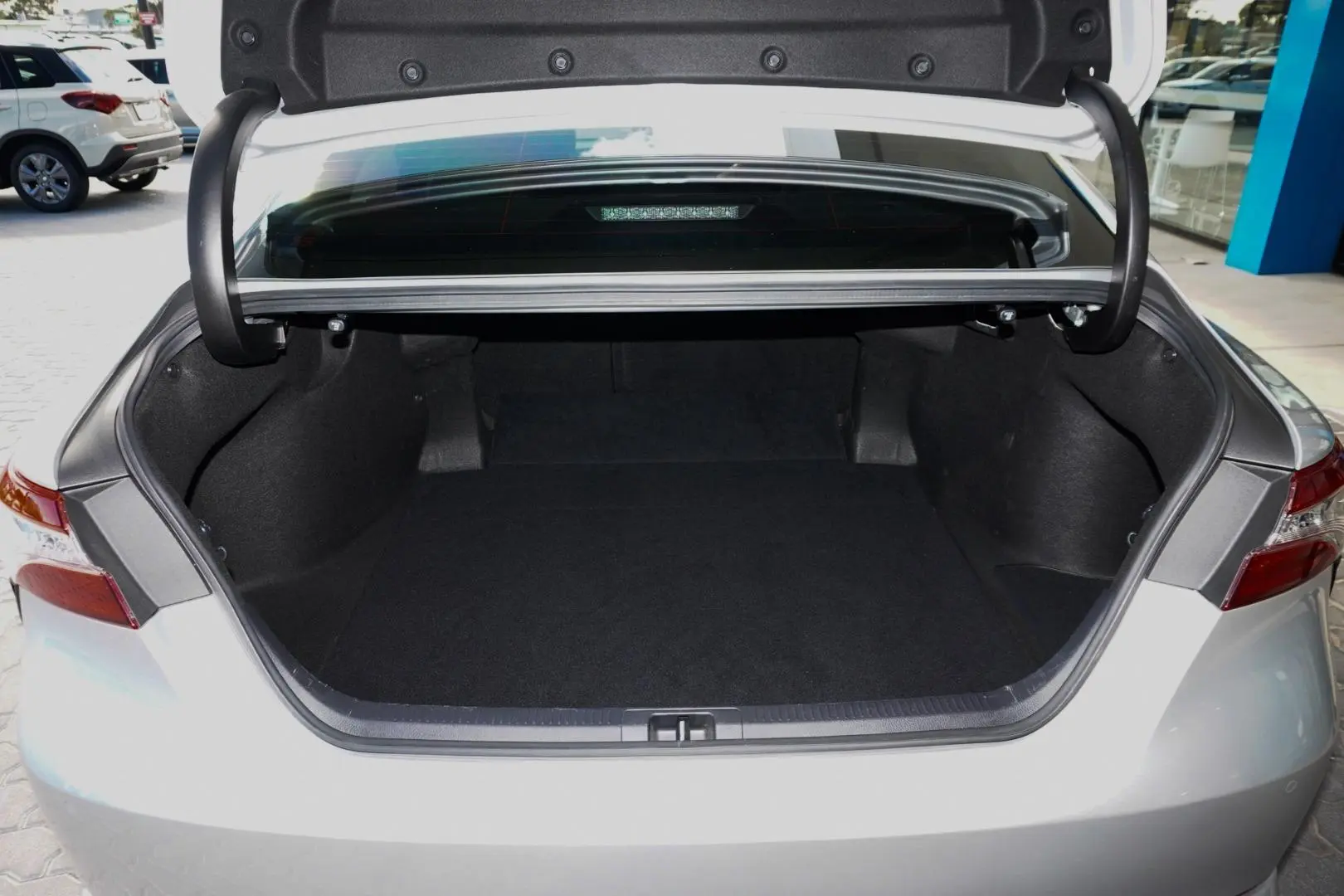 2019 Toyota Camry Gallery Image 11