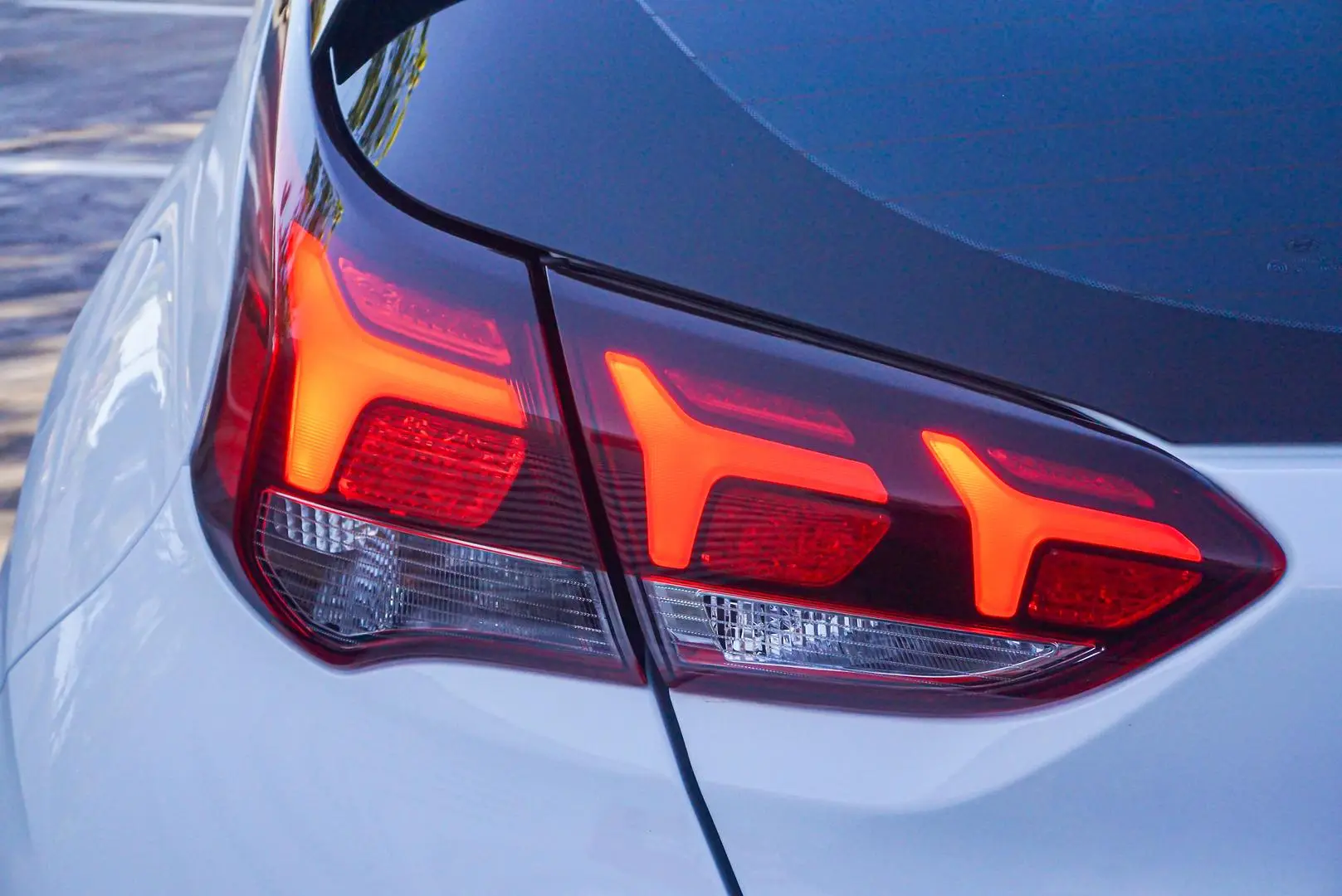 2019 Hyundai Veloster Gallery Image 12