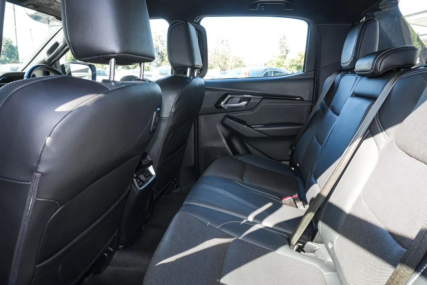 2020 Isuzu D-MAX Gallery Image 8