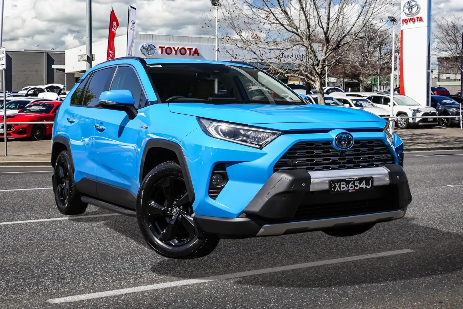 2020 Toyota RAV4 Gallery Image 1