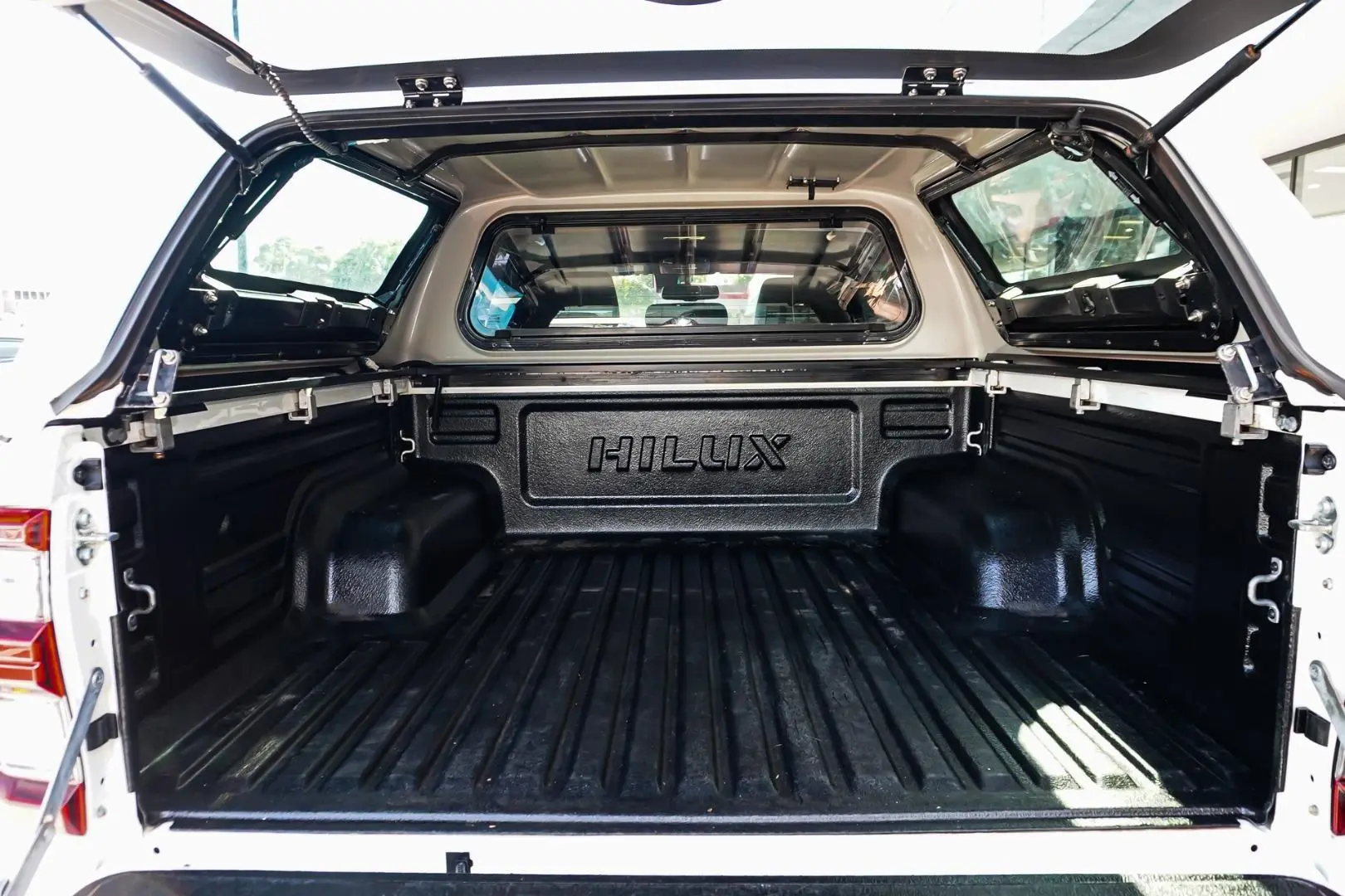 2021 Toyota Hilux Gallery Image 10