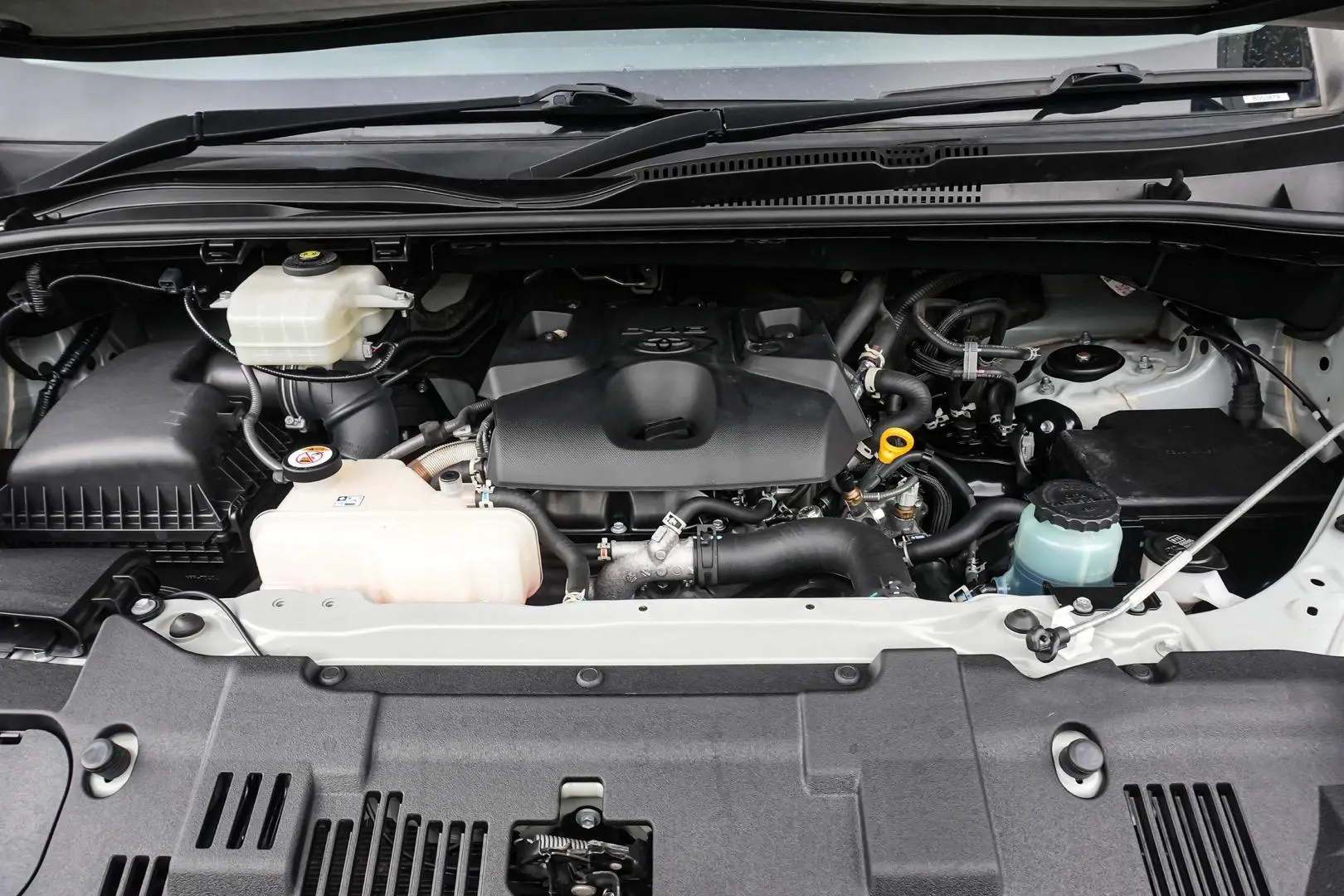 2021 Toyota Hiace Gallery Image 24