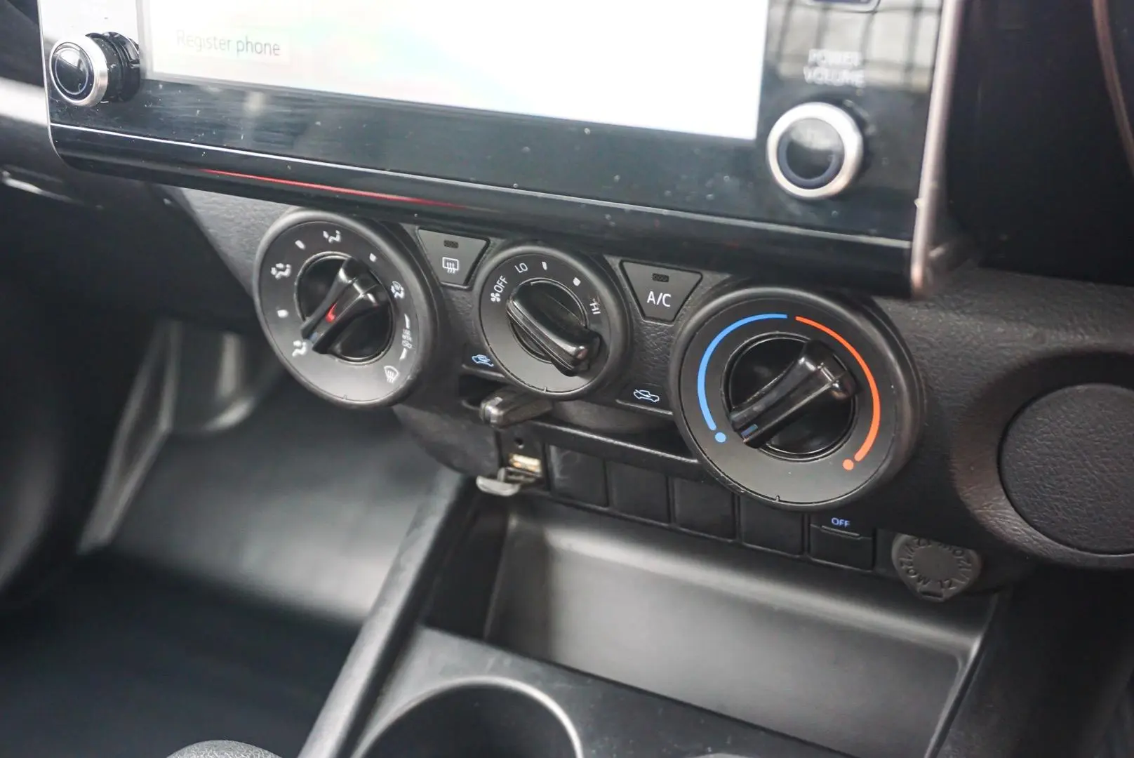2021 Toyota Hilux Gallery Image 19