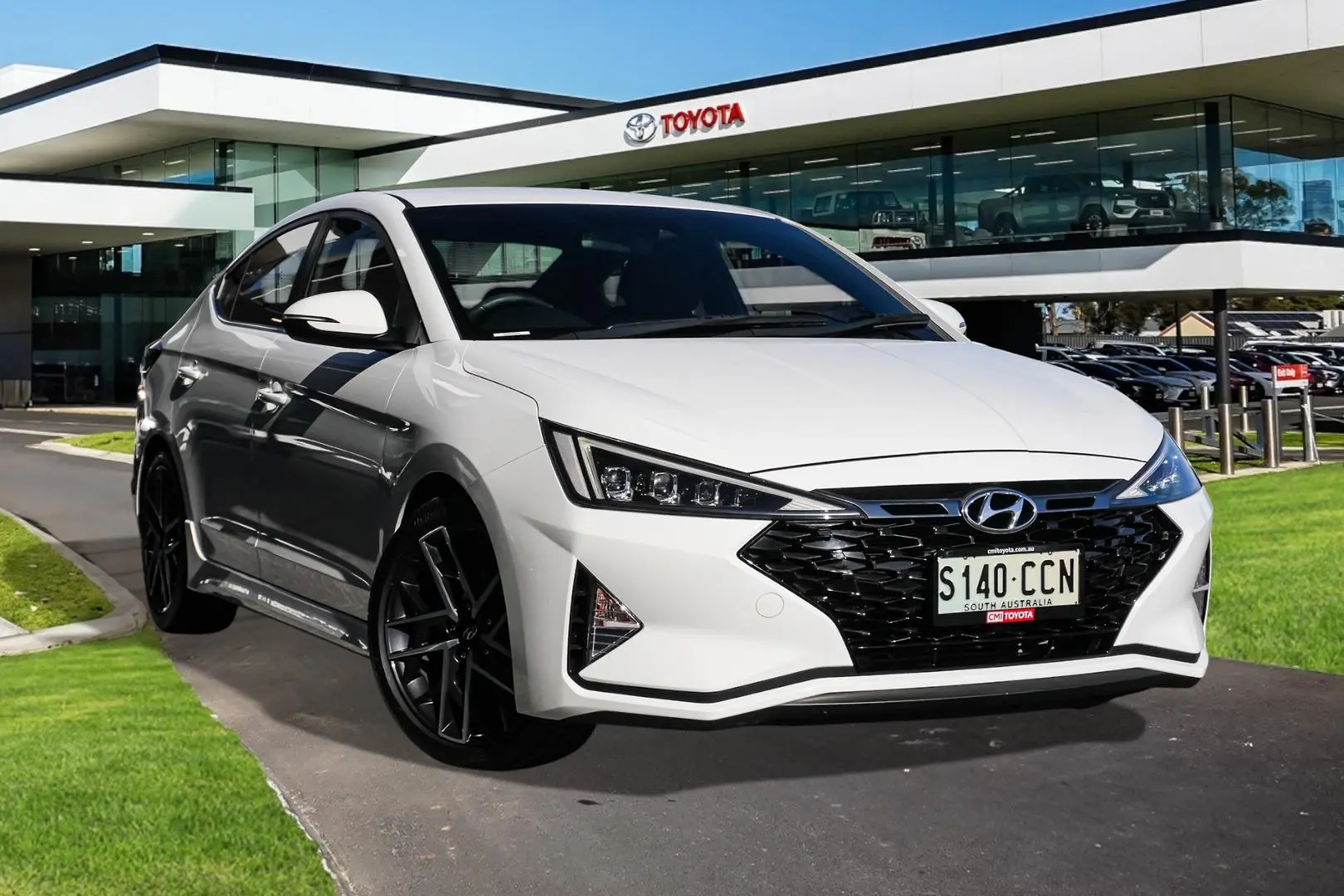 2019 Hyundai Elantra Gallery Image 1