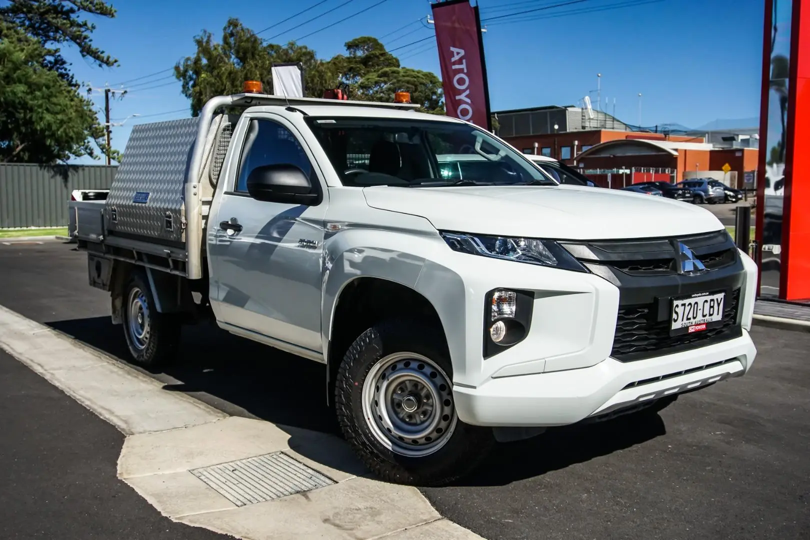 2019 Mitsubishi Triton Gallery Image 1