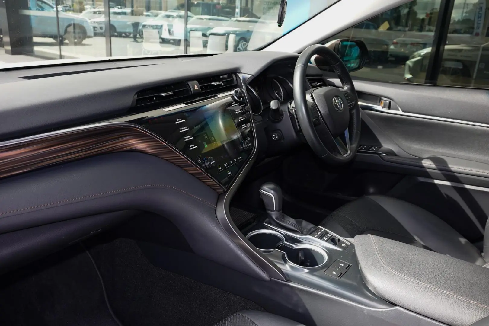 2019 Toyota Camry Gallery Image 12