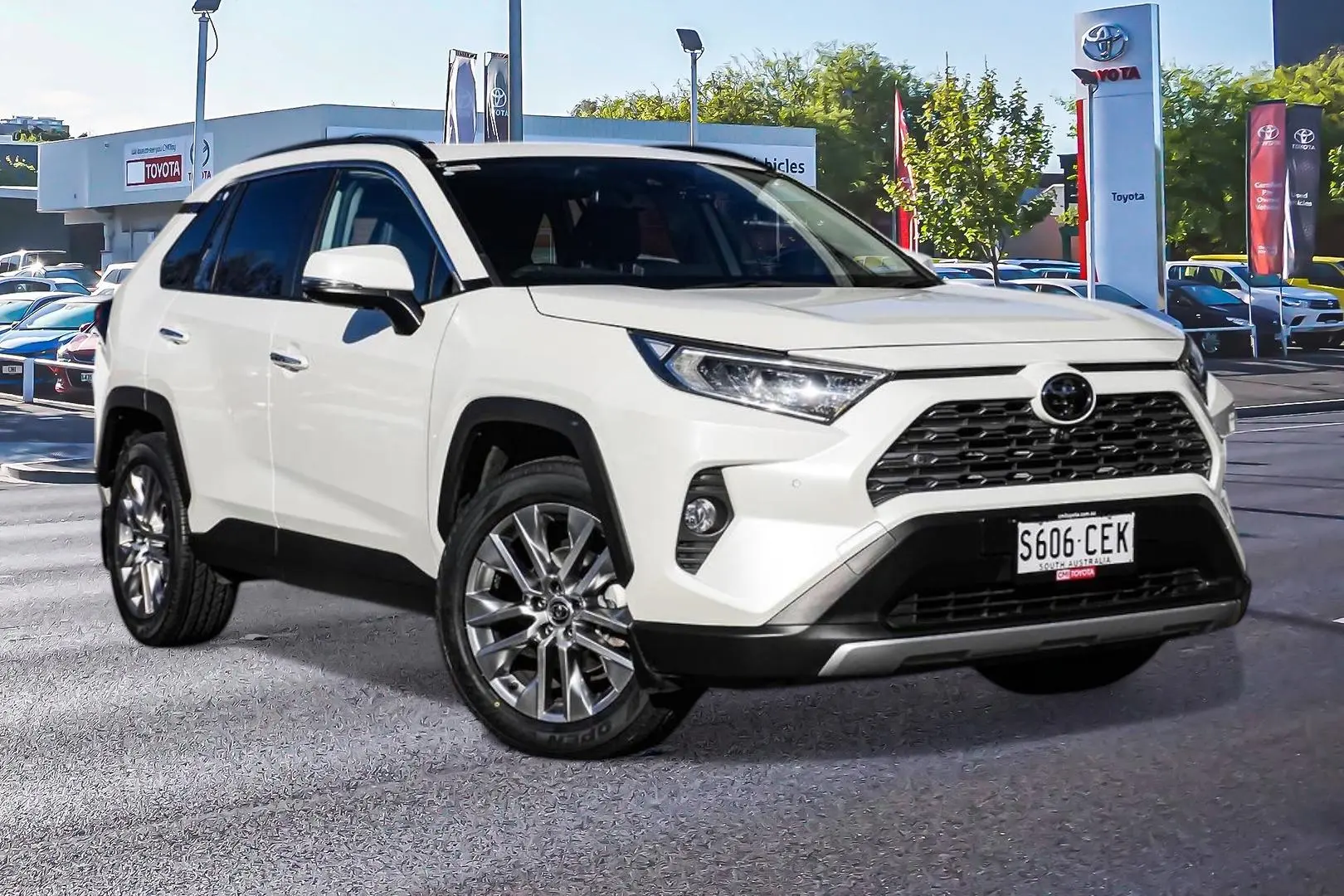 2020 Toyota RAV4 Gallery Image 1