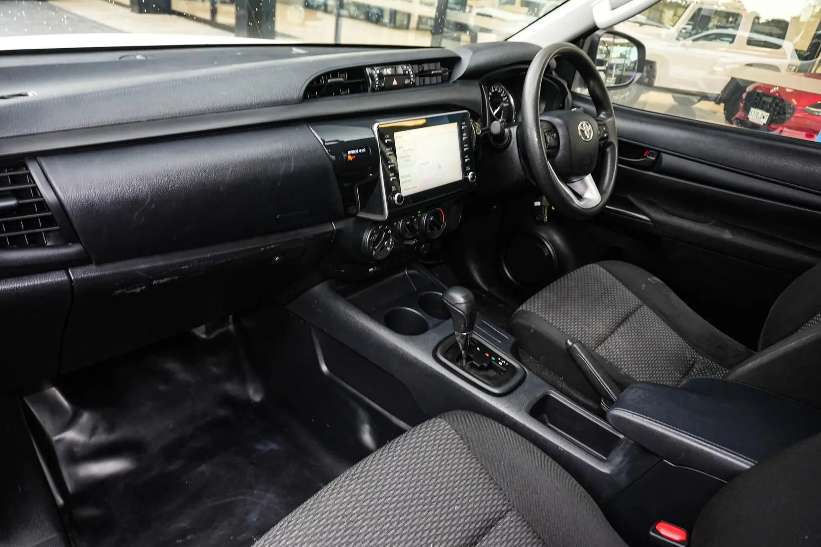2020 Toyota Hilux Gallery Image 8