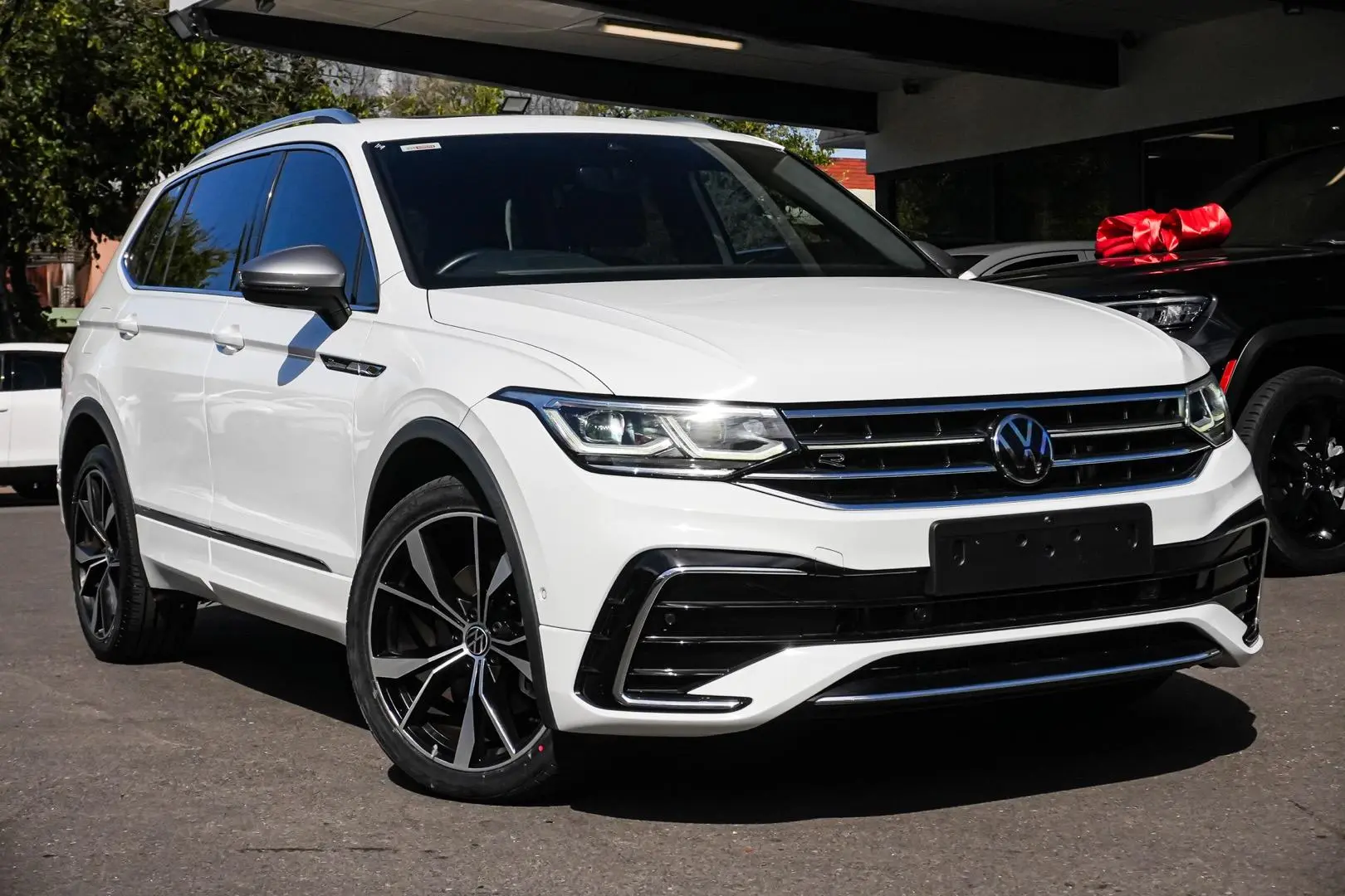 2022 Volkswagen Tiguan Gallery Image 2