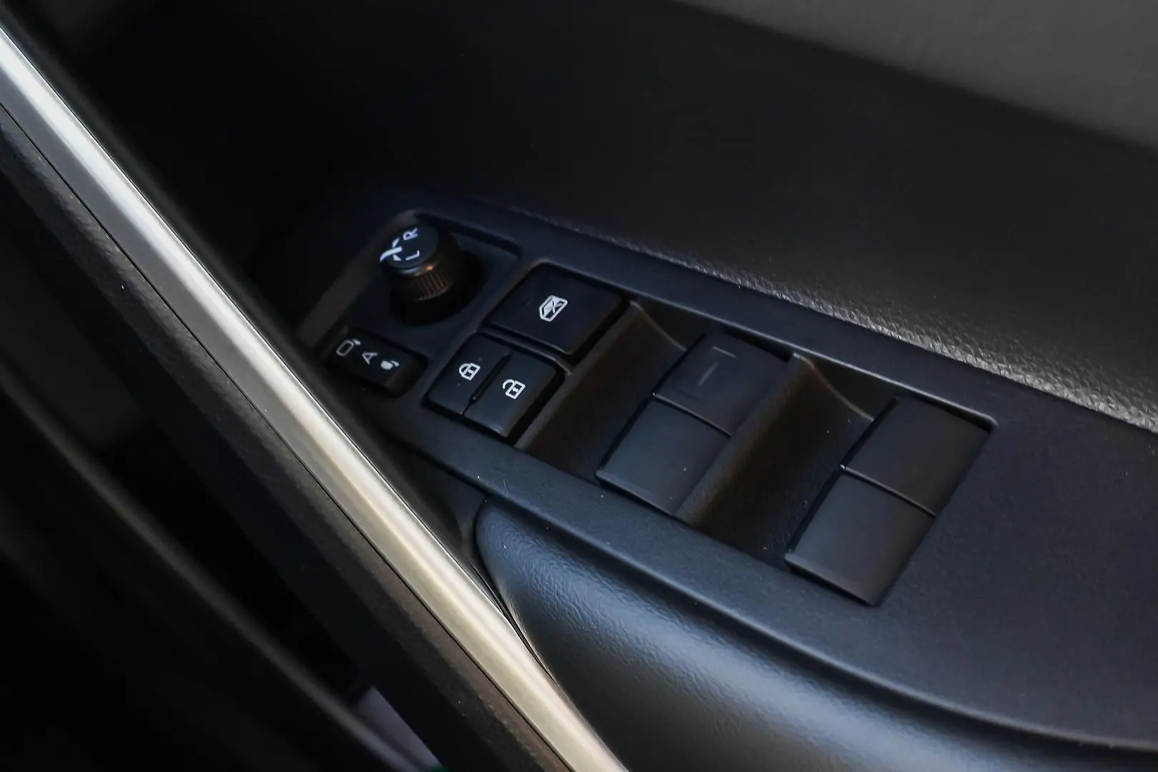 2025 Toyota Corolla Cross Gallery Image 20