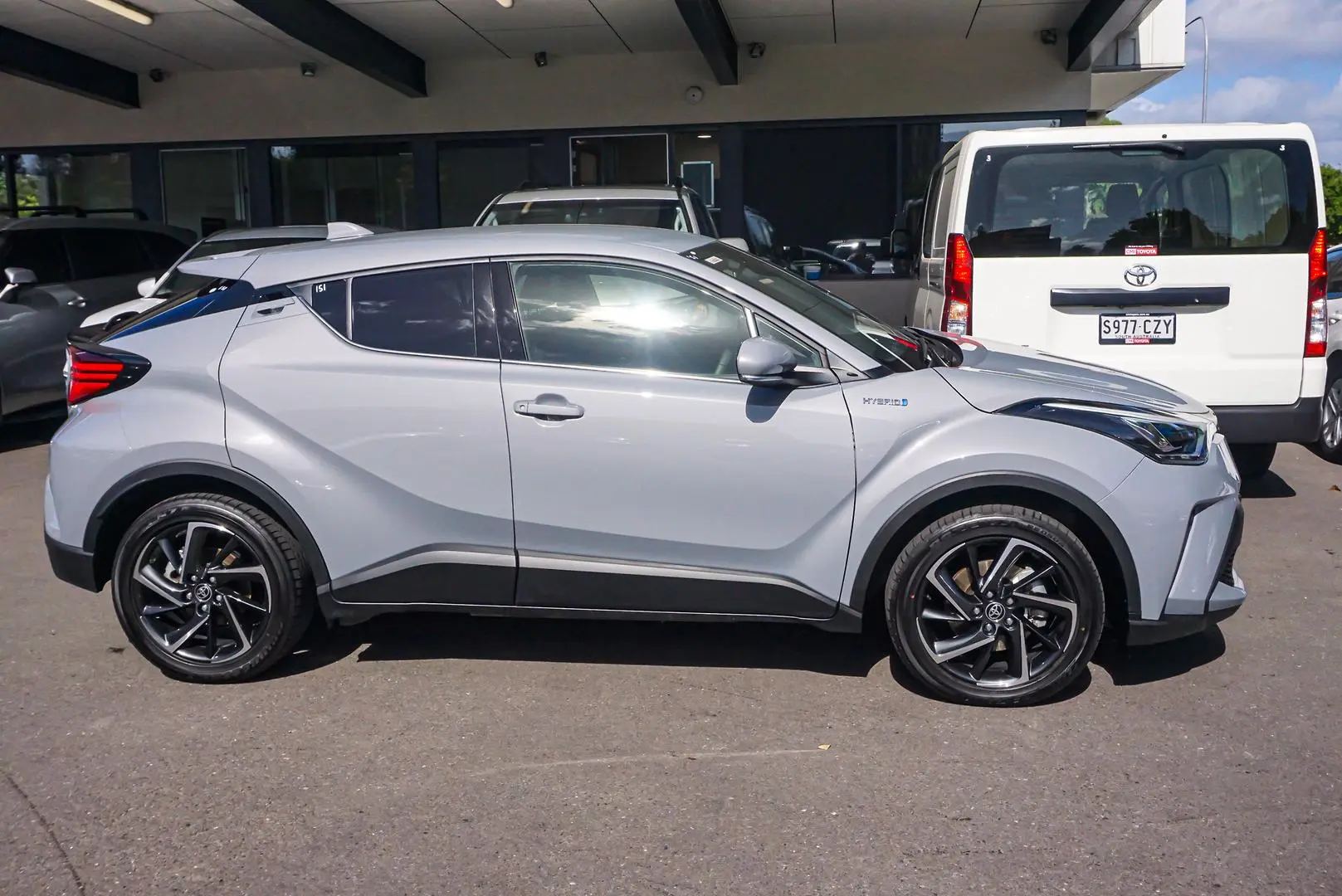 2023 Toyota C-Hr Gallery Image 3