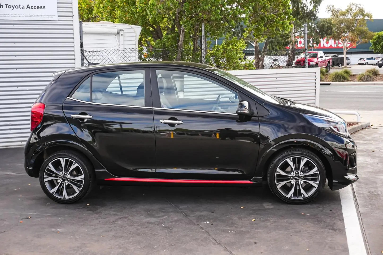 2023 Kia Picanto Gallery Image 4