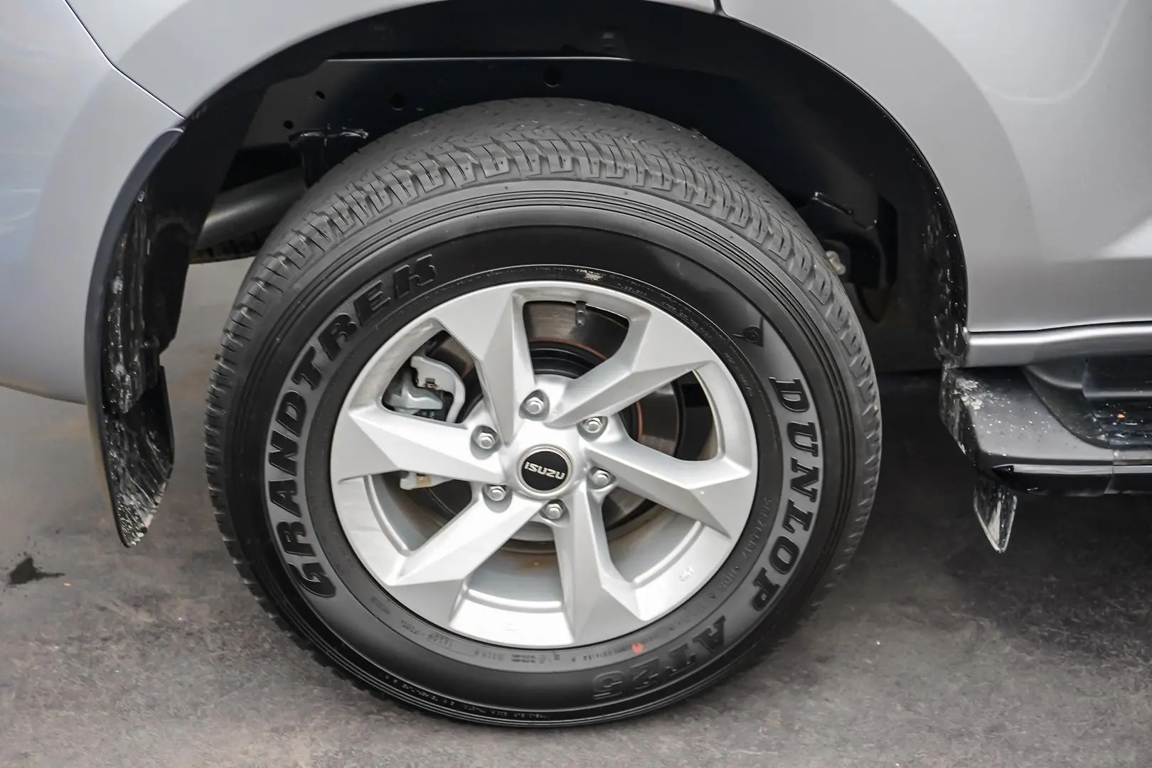 2025 Isuzu MU-X Gallery Image 15