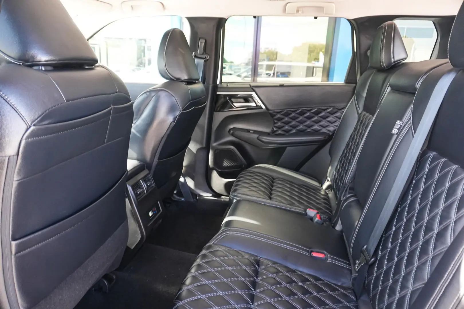 2023 Mitsubishi Outlander Gallery Image 13