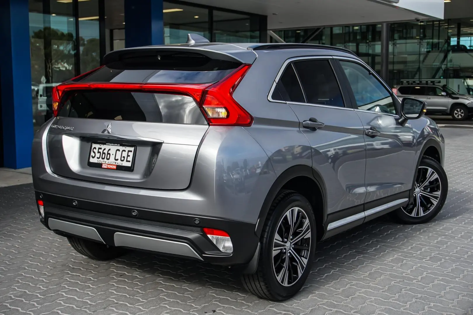 2019 Mitsubishi Eclipse Cross Gallery Image 2