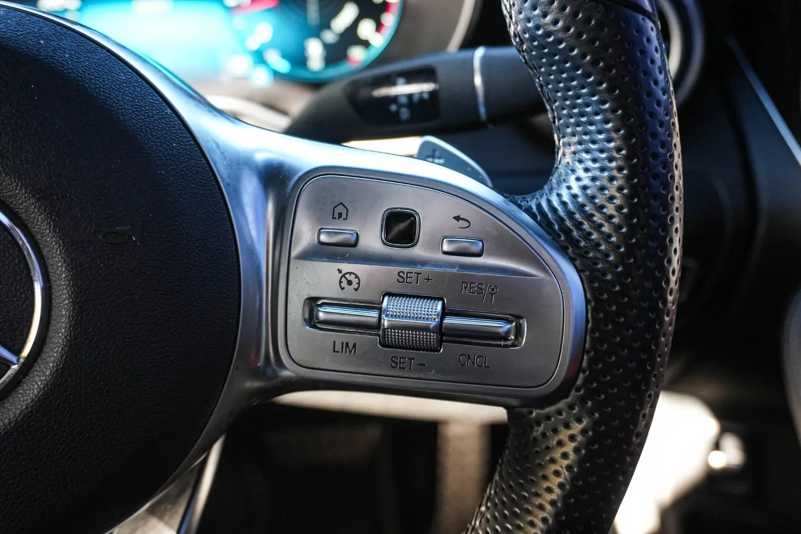 2021 Mercedes-Benz GLC-Class Gallery Image 21