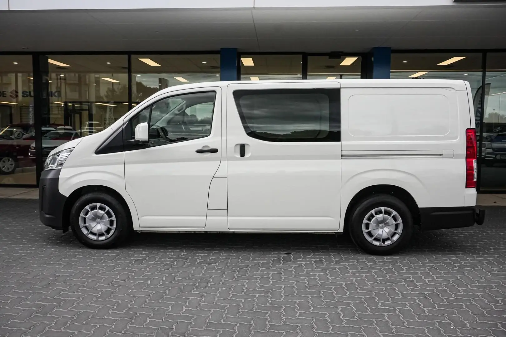 2022 Toyota Hiace Gallery Image 4