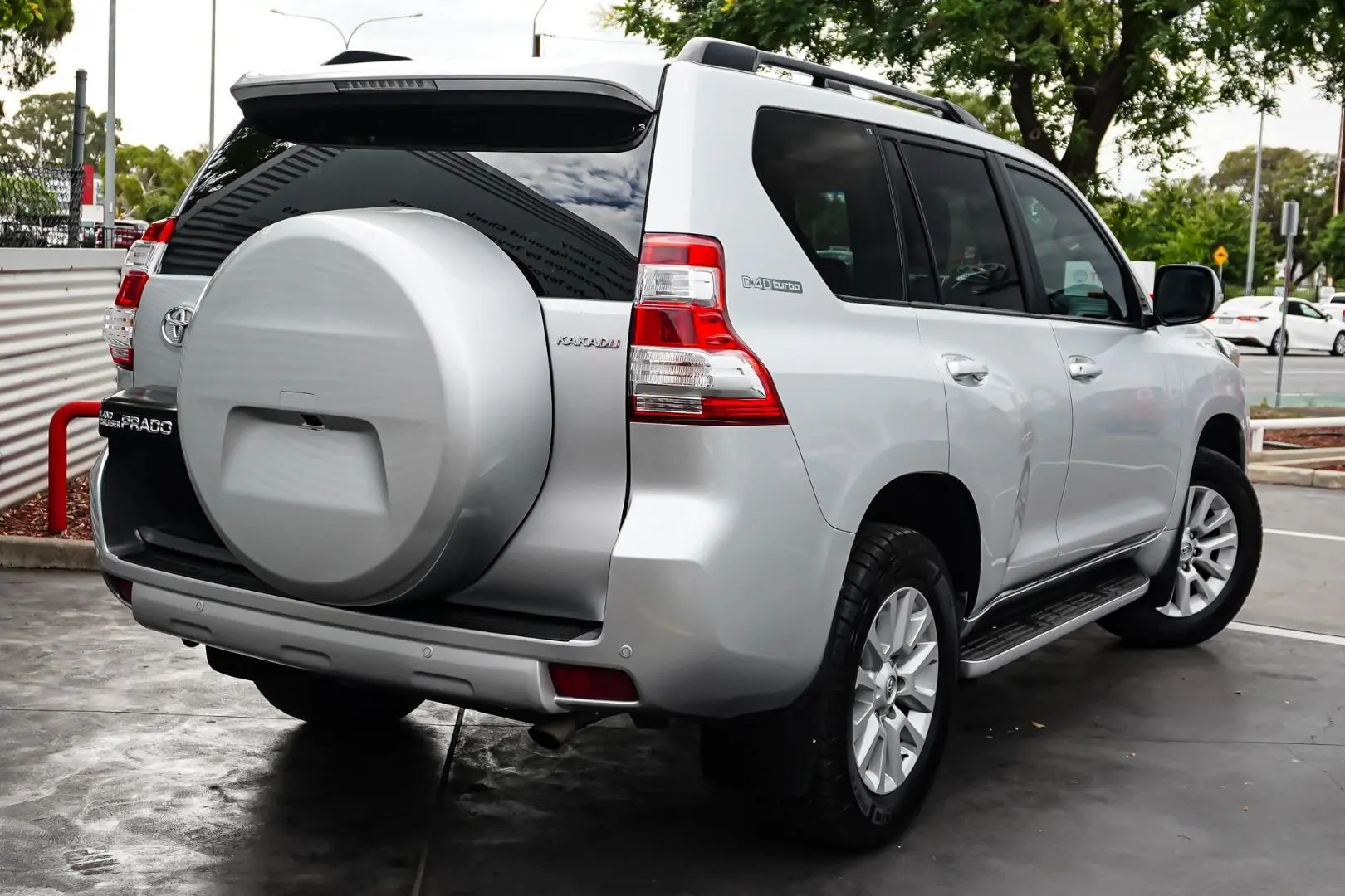 2016 Toyota Landcruiser Prado Gallery Image 3