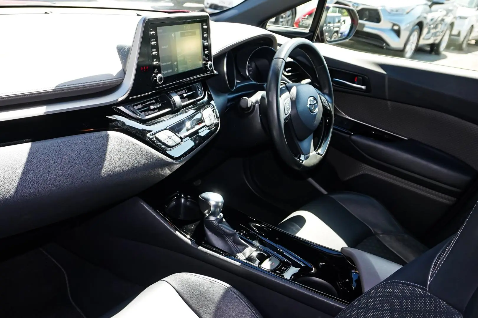 2023 Toyota C-HR Gallery Image 11