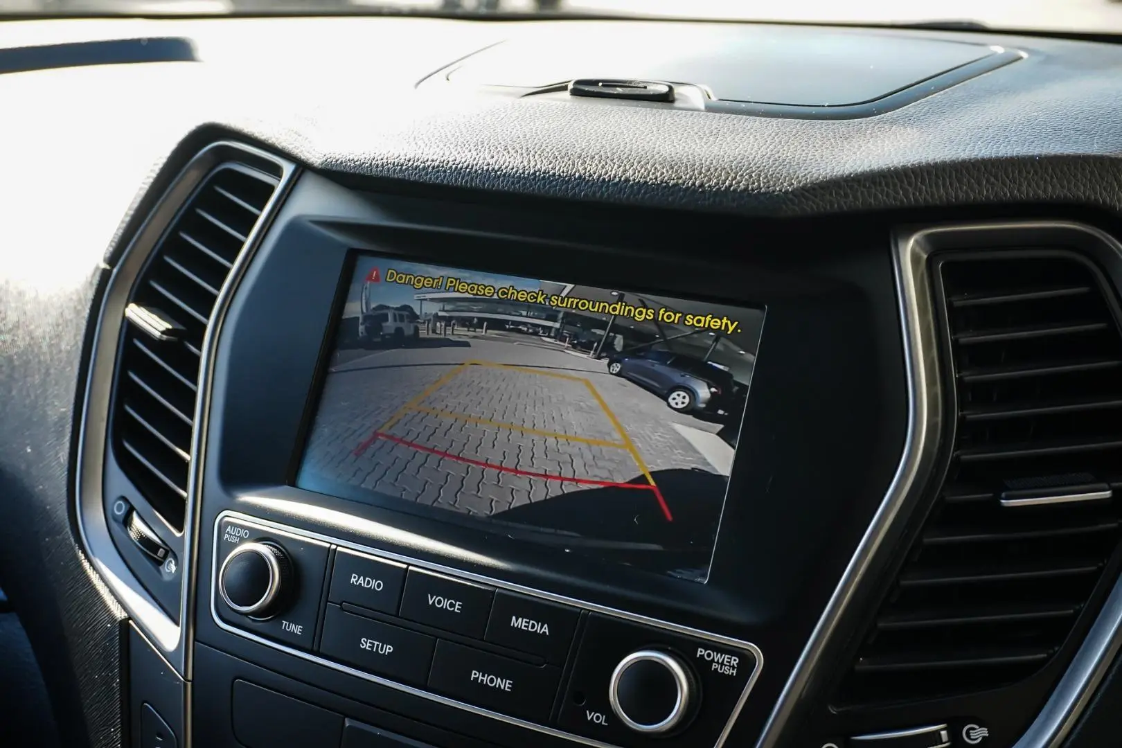 2017 Hyundai Santa Fe Gallery Image 23
