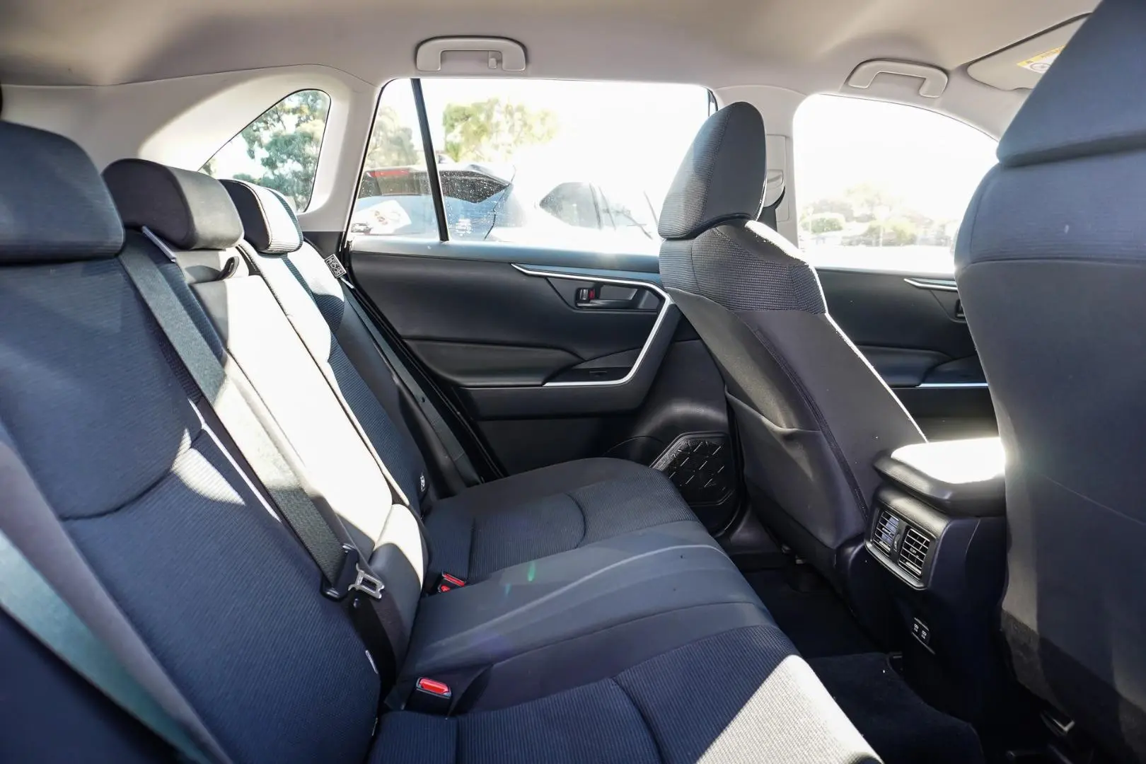 2022 Toyota RAV4 Gallery Image 7