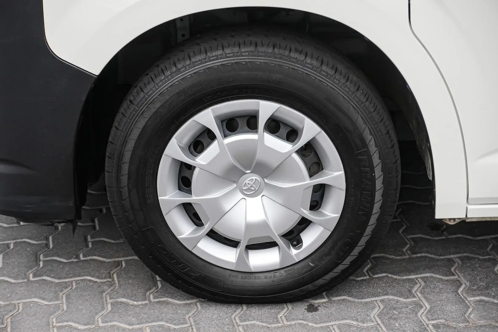 2021 Toyota Hiace Gallery Image 15