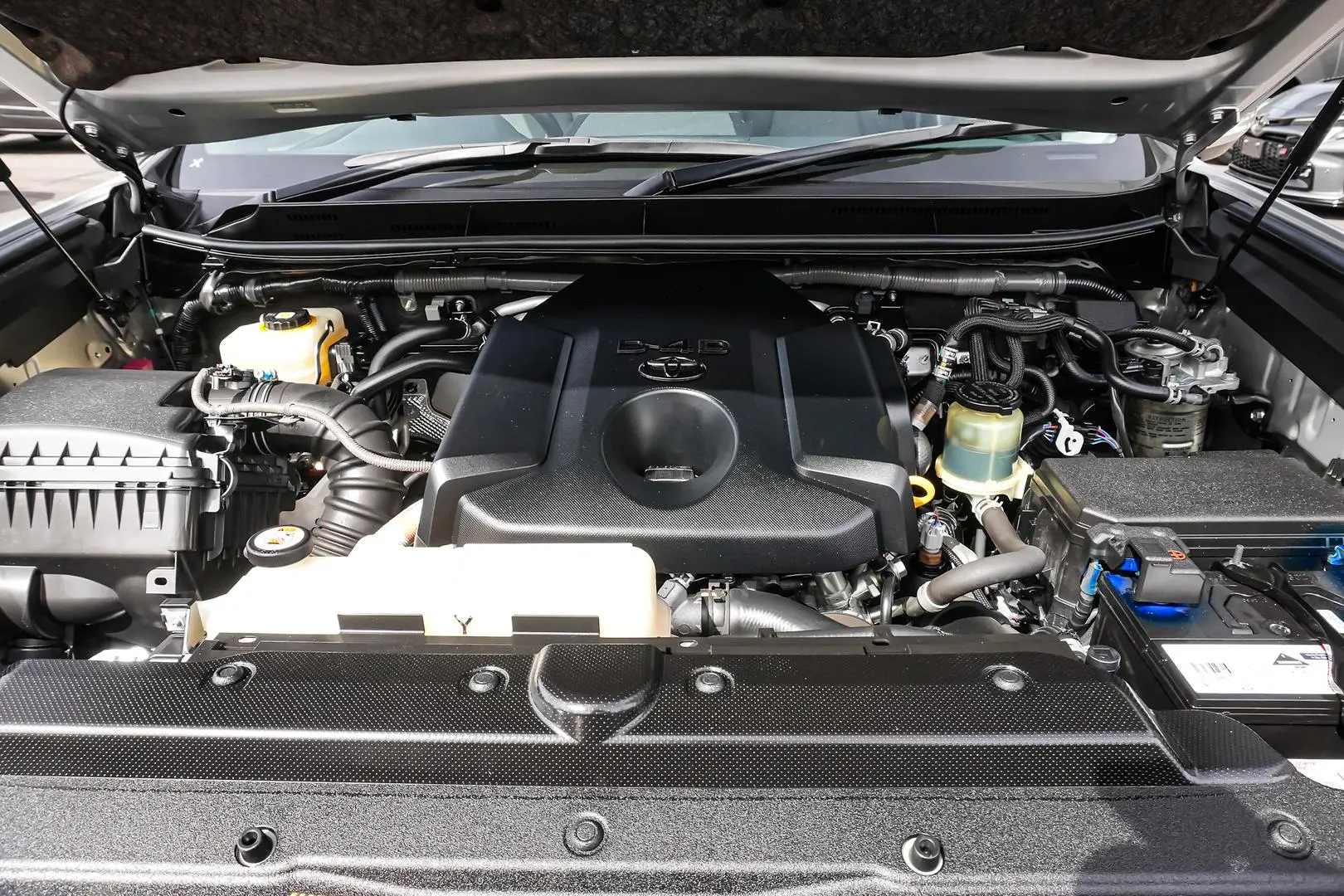 2017 Toyota Landcruiser Prado Gallery Image 23