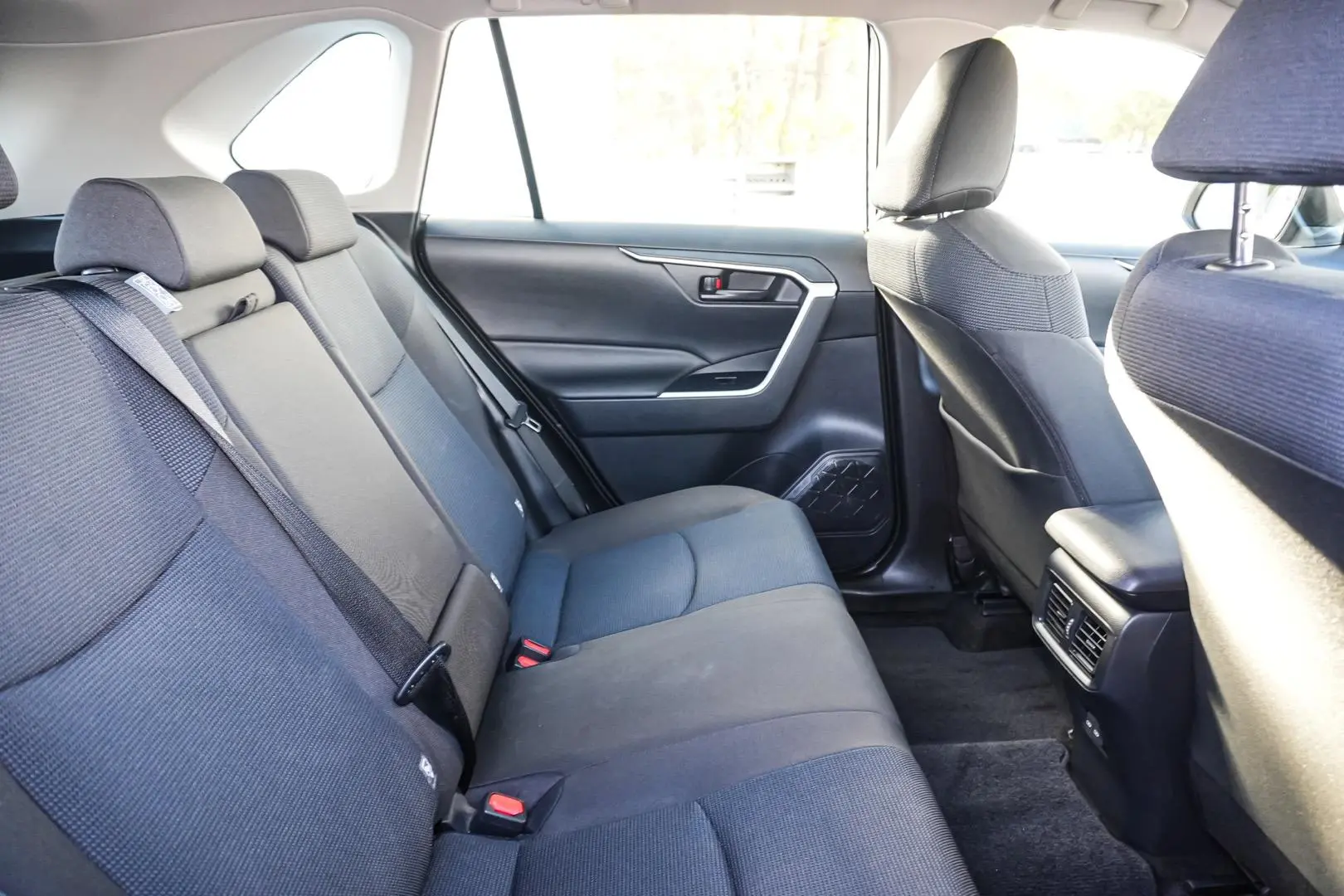 2025 Toyota RAV4 Gallery Image 15