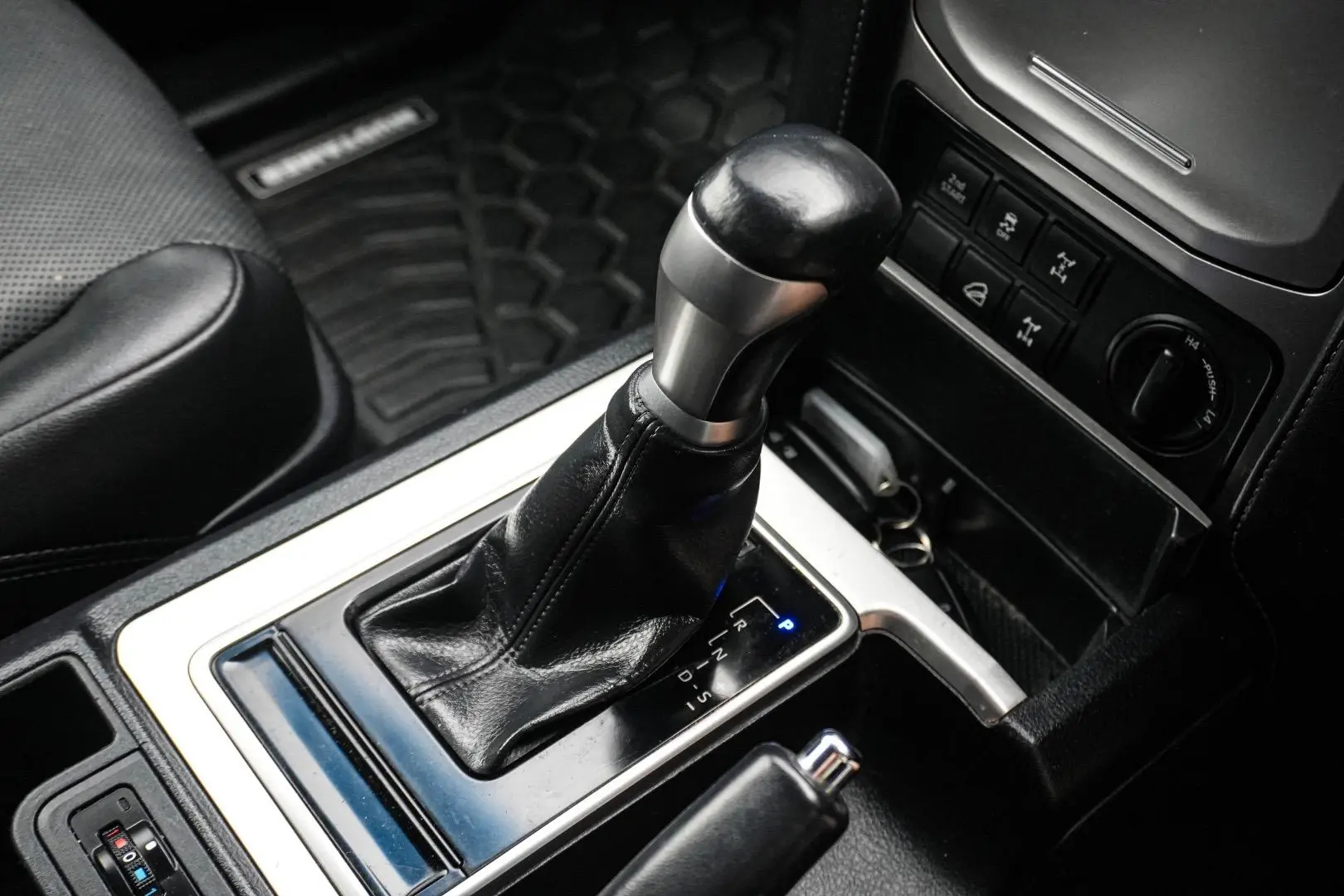 2019 Toyota Landcruiser Prado Gallery Image 18