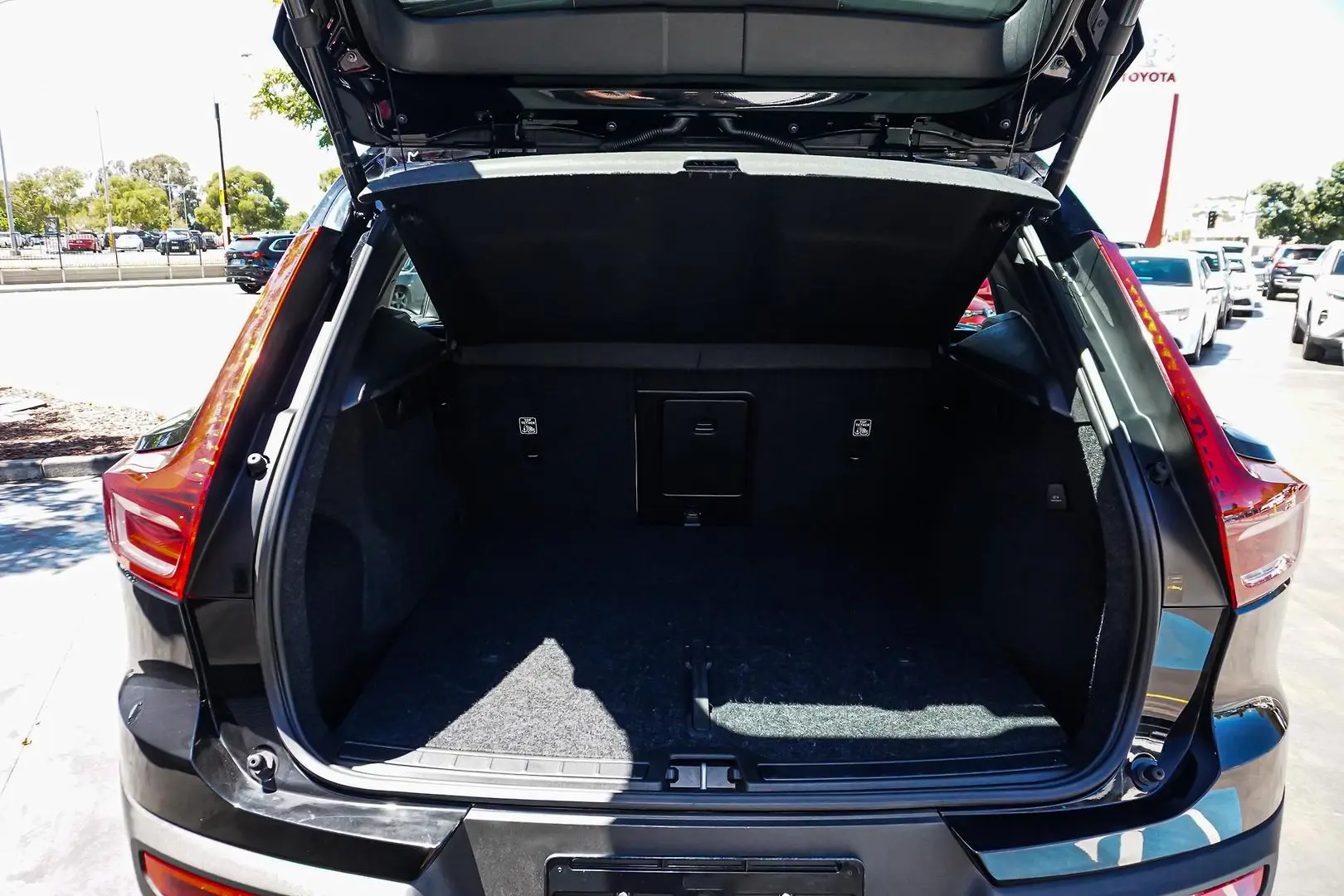 2023 Volvo XC40 Gallery Image 10