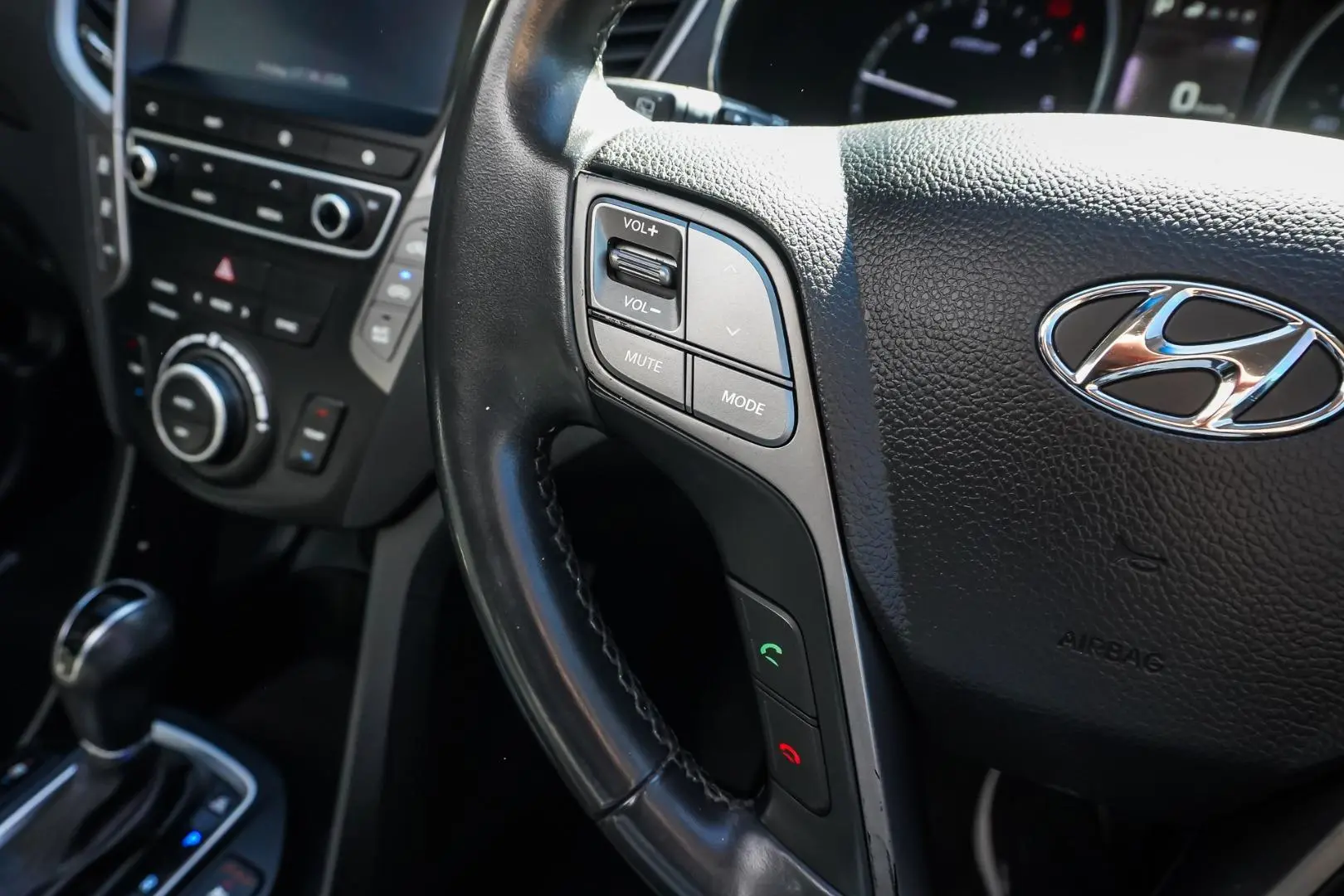 2015 Hyundai Santa Fe Gallery Image 18