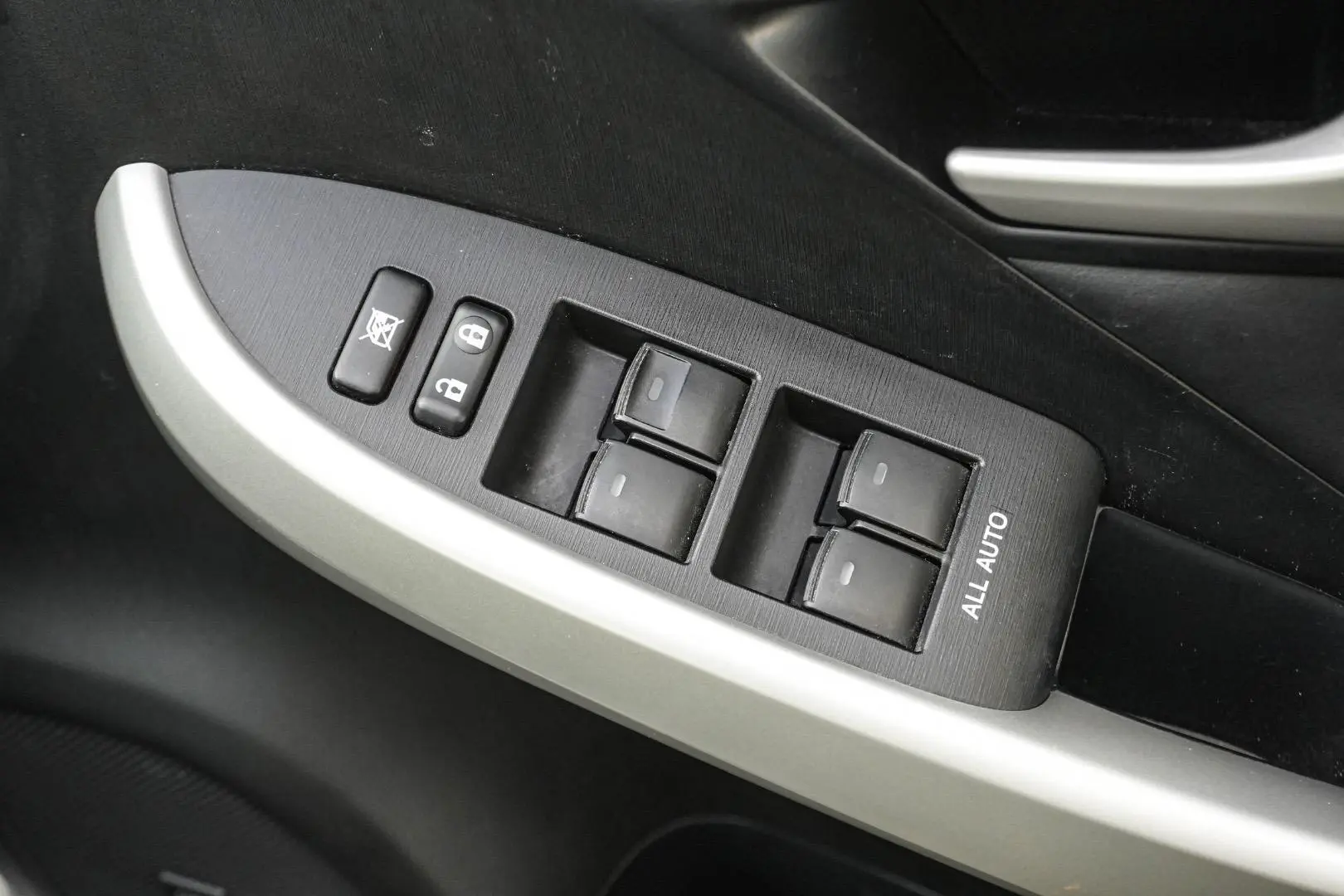 2014 Toyota Prius Gallery Image 17