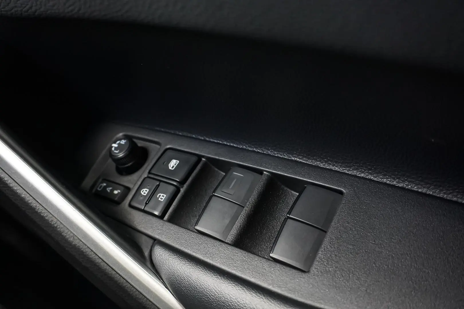 2025 Toyota Corolla Cross Gallery Image 22