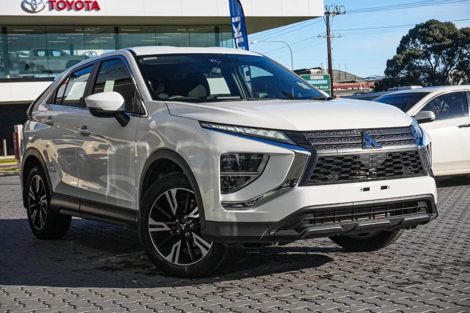 2022 Mitsubishi Eclipse Cross Gallery Image 2