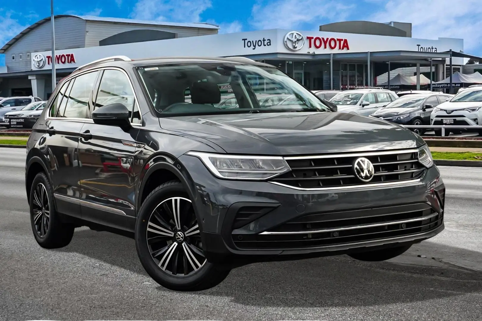 2023 Volkswagen Tiguan Gallery Image 1