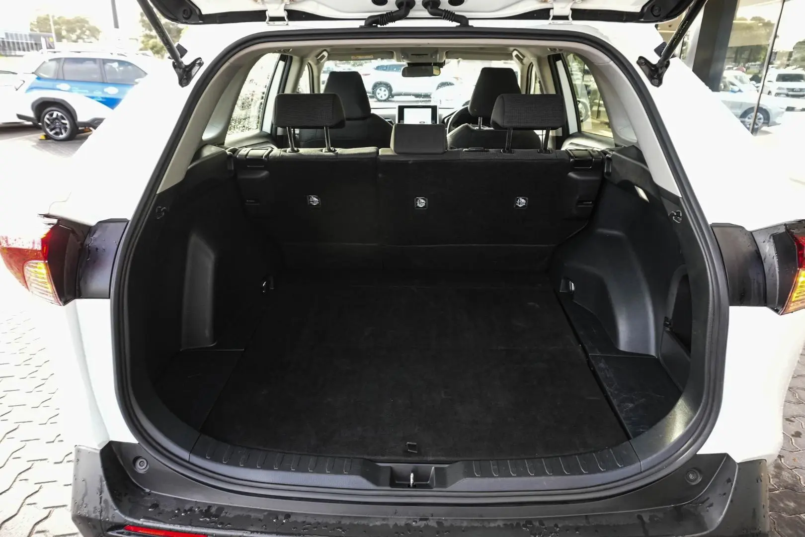 2024 Toyota RAV4 Gallery Image 11