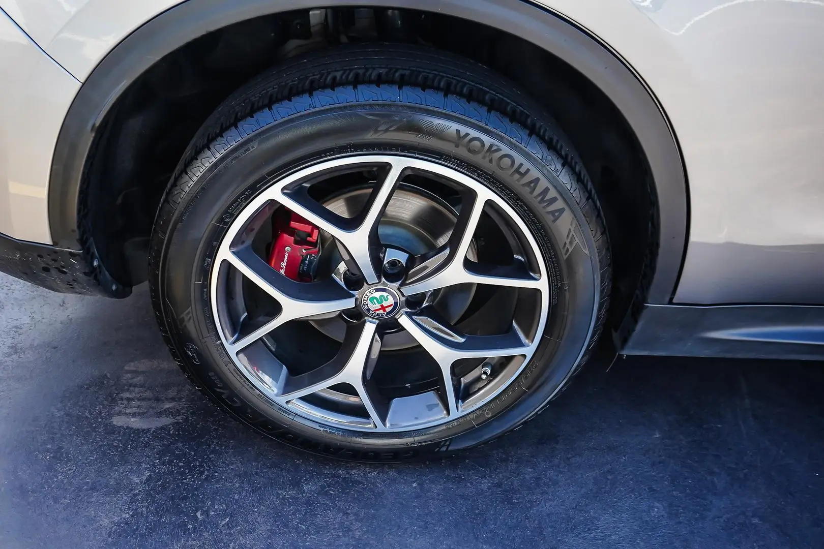 2018 Alfa Romeo Stelvio Gallery Image 18