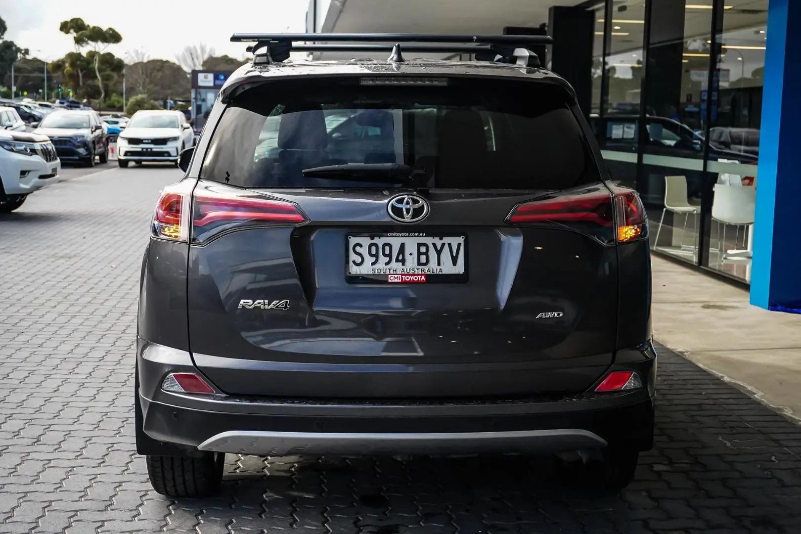 2018 Toyota RAV4 Gallery Image 6