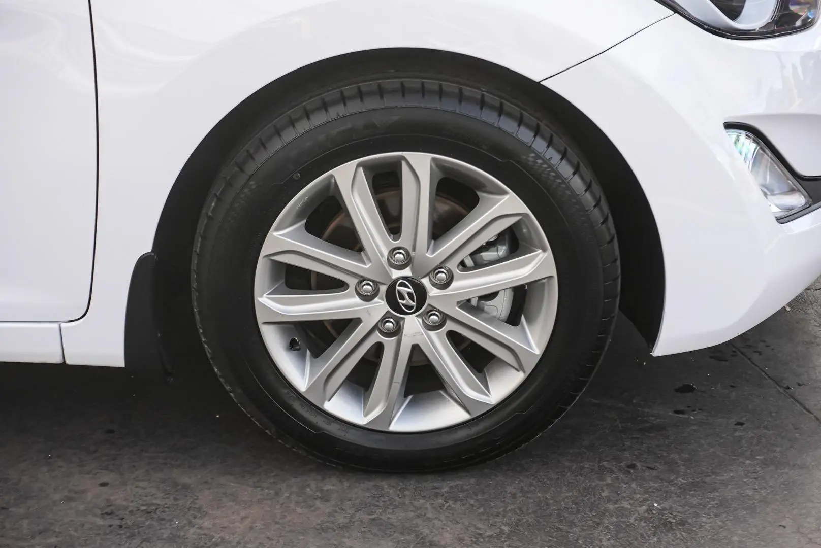 2014 Hyundai Elantra Gallery Image 13