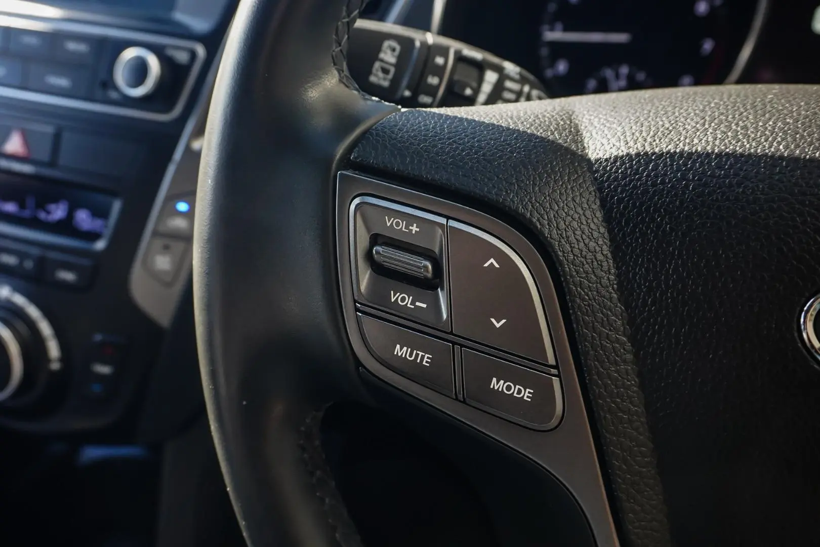 2017 Hyundai Santa Fe Gallery Image 19