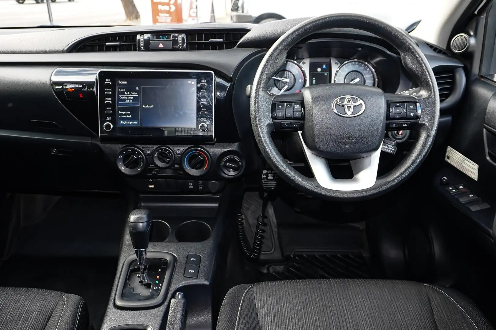 2022 Toyota Hilux Gallery Image 9