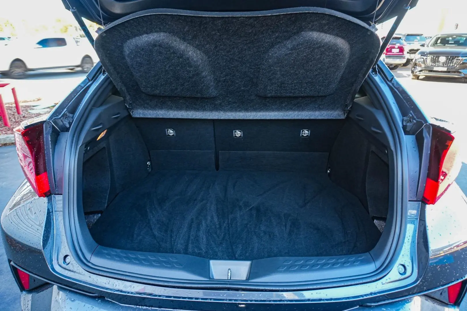 2020 Toyota C-HR Gallery Image 10