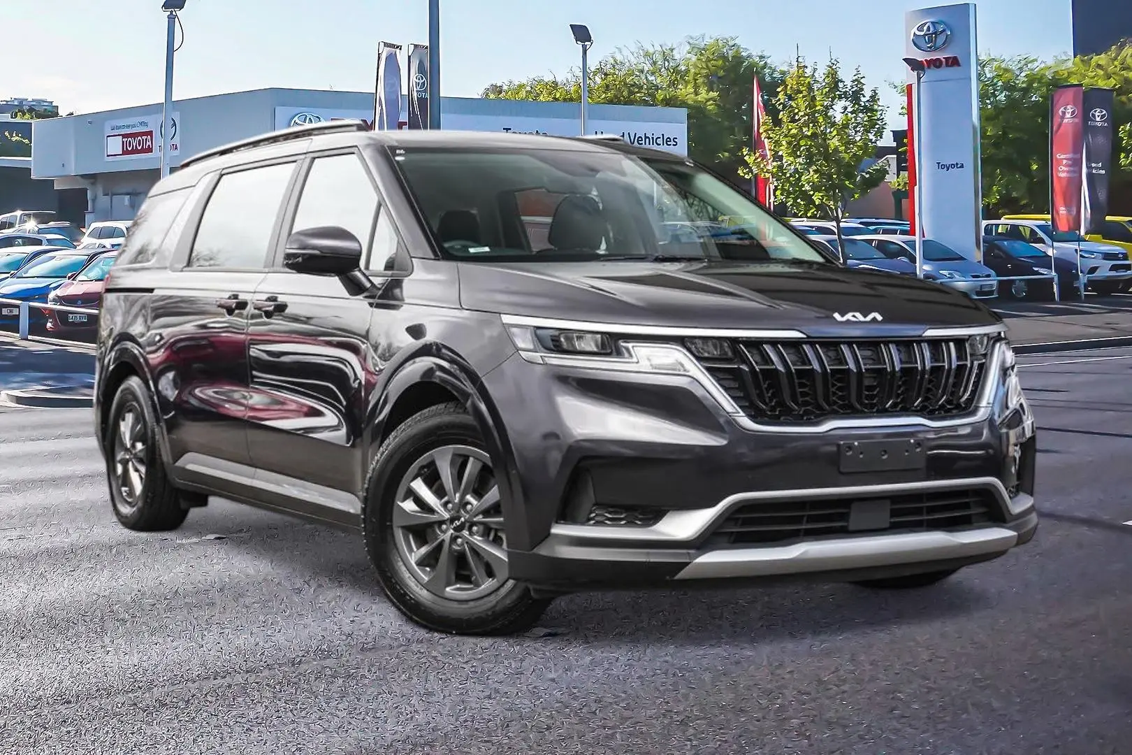 2022 Kia Carnival Gallery Image 1